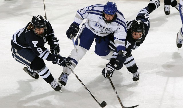 【华体会】曼联非洲杯三国脚或缺席下轮关键战 俱乐部紧急谈判 阿莫林披露德里赫特伤情进展