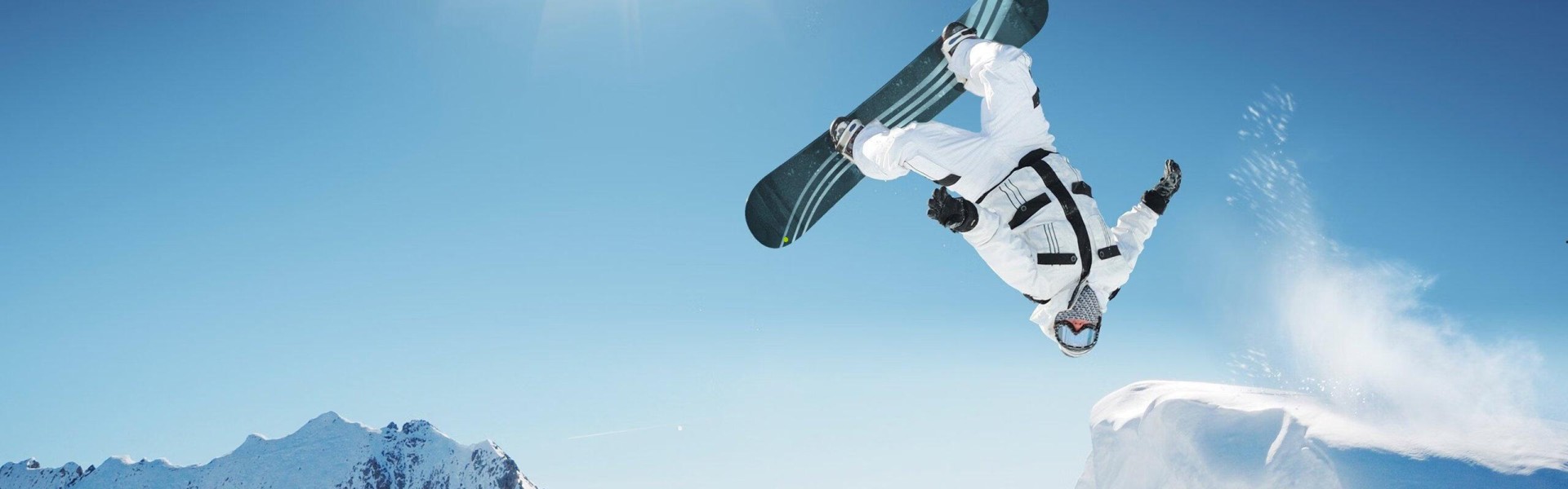 华体会体育app：穆里尼奥突遭解职，昔日狂人难掩失落情绪