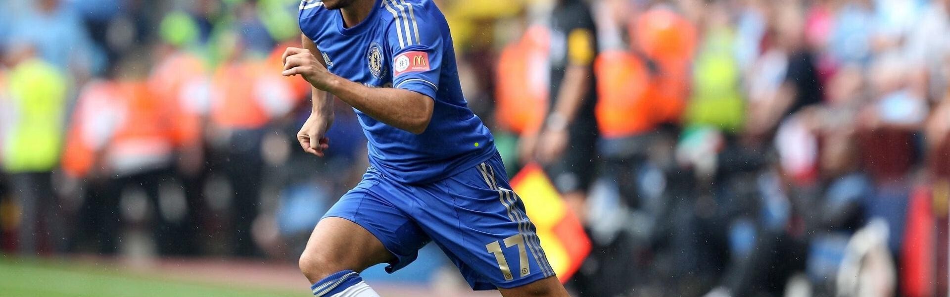 华体会-体育老将吉文批评时尚风潮，加纳乔歪身戴链引代际对话