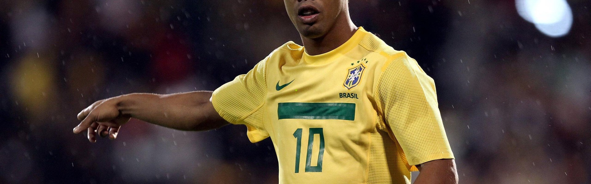 华体会体育app_复出闪耀！蓝军新援埃梅加对阵里尔上演双响炮，个人集锦引爆球迷热议