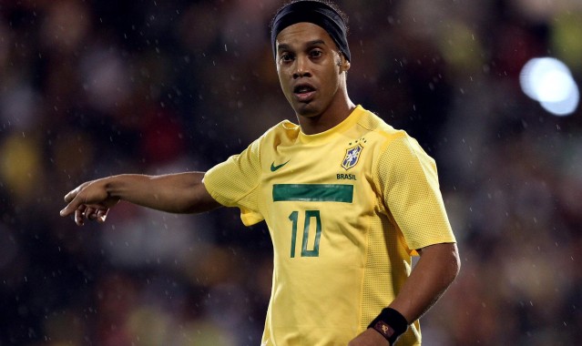 华体会体育app_复出闪耀！蓝军新援埃梅加对阵里尔上演双响炮，个人集锦引爆球迷热议