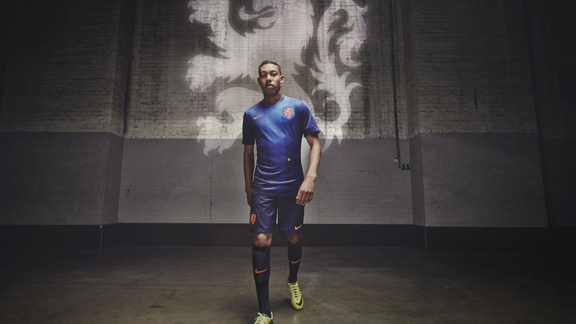 哈兰德意外唇伤曝光，车门夹缝三针，幽默晒照引足坛关注